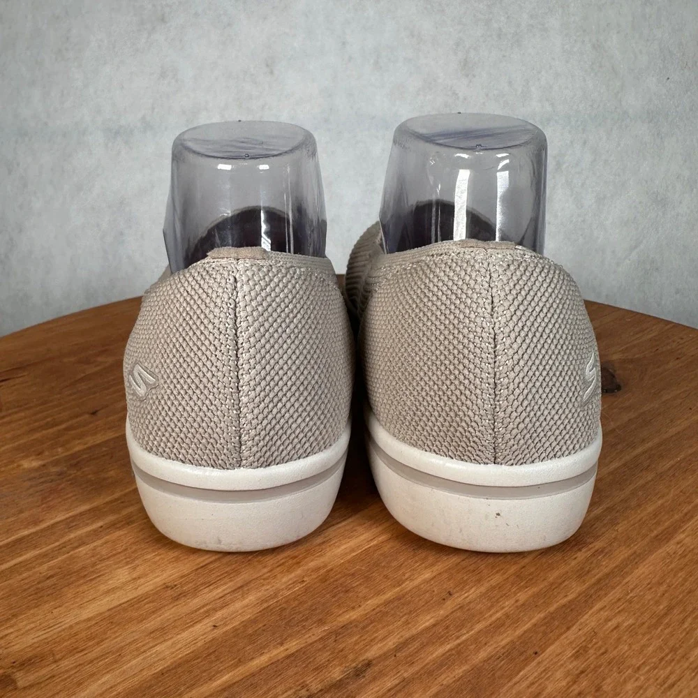 Skechers Arch Fit Slip On Womens 8 Taupe Good Stretch Fit Walking Shoes 136559